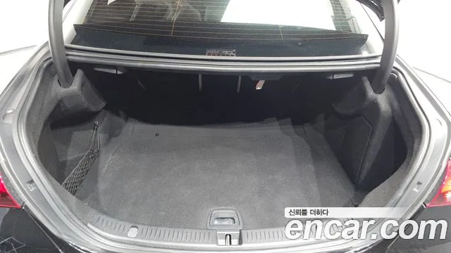 Mercedes-Benz E-Class 2023 thumb 10