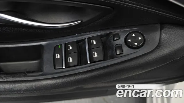 BMW 5 серии 2016 thumb 4