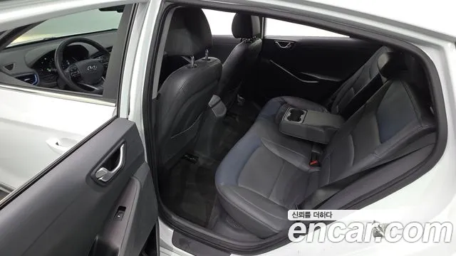 Hyundai Ioniq Hybrid 2017 thumb 10