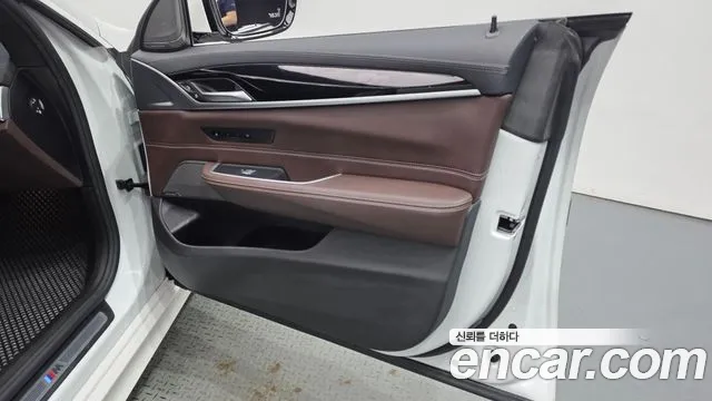 BMW 6 серии Gran Turismo 2024 thumb 8