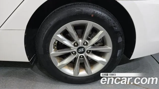 Hyundai i40 2015 thumb 12