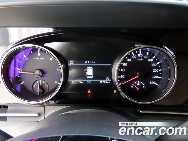 Kia Carnival 2023 thumb 2