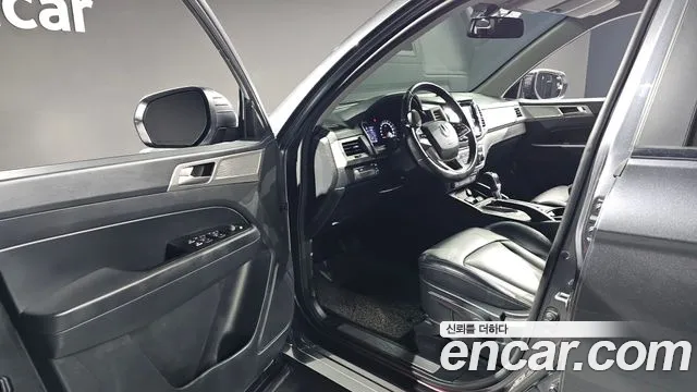 KGM Rexton 2018 thumb 11