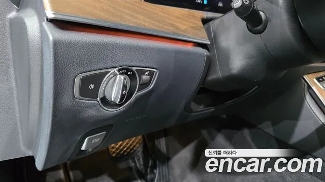 Mercedes-Benz E-Class 2021 thumb 7