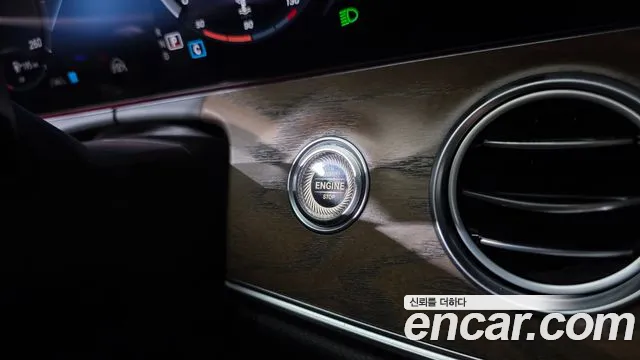 Mercedes-Benz E-Class 2021 thumb 12