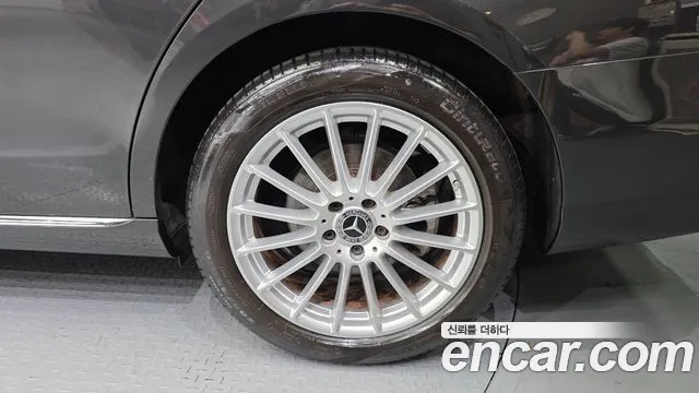 Mercedes-Benz E-Class 2021 thumb 9