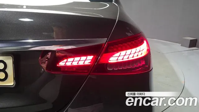 Mercedes-Benz E-Class 2021 thumb 2