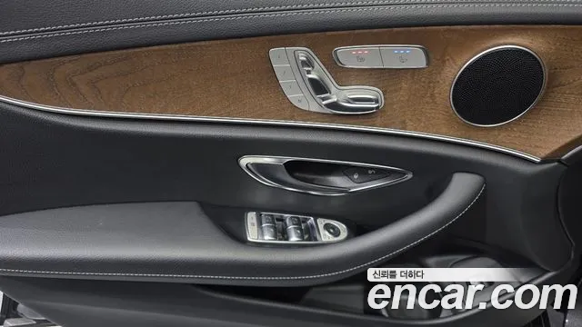 Mercedes-Benz E-Class 2021 thumb 5
