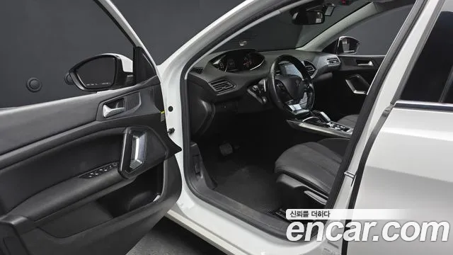 Peugeot 308 2019 thumb 9