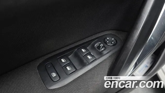 Peugeot 308 2019 thumb 6