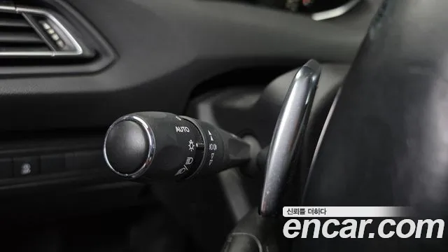 Peugeot 308 2019 thumb 2