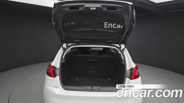 Peugeot 308 2019 thumb 3