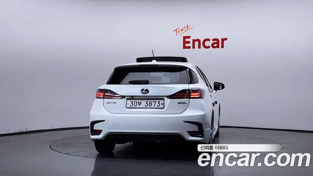 Lexus CT200h 2011 thumb 11