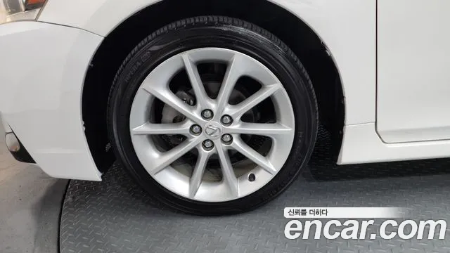 Lexus CT200h 2011 thumb 3