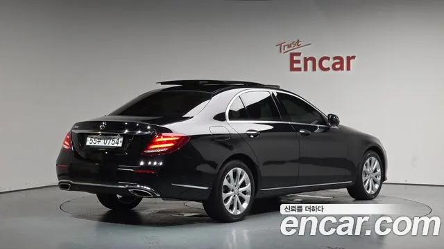 Mercedes-Benz E-Class 2016 thumb 11