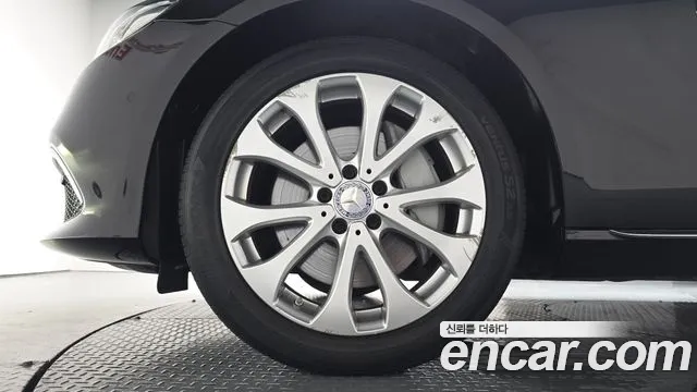 Mercedes-Benz E-Class 2016 thumb 4