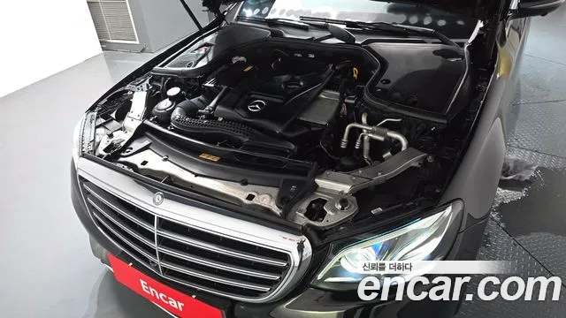 Mercedes-Benz E-Class 2016 thumb 8