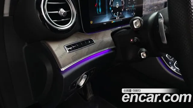 Mercedes-Benz E-Class 2016 thumb 9