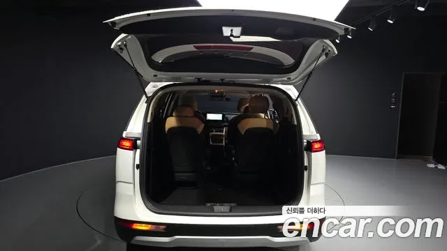 Kia Carnival 2023 thumb 2