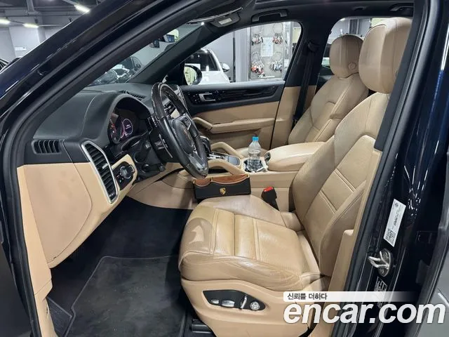 Porsche Cayenne 2021 thumb 10