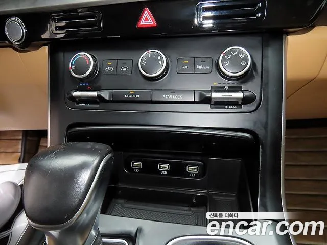 Kia Carnival 2021 thumb 11