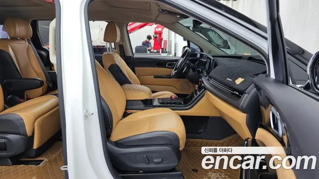 Kia Carnival 2021 thumb 2