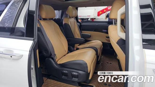 Kia Carnival 2021 thumb 9