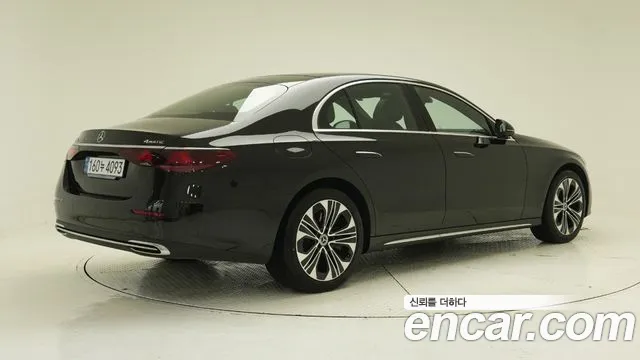 Mercedes-Benz E-Class 2025 thumb 7