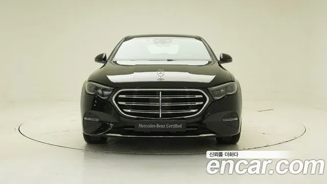 Mercedes-Benz E-Class 2025 thumb 12