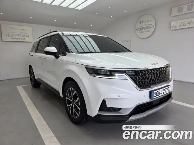 Kia Carnival 2023 thumb 2