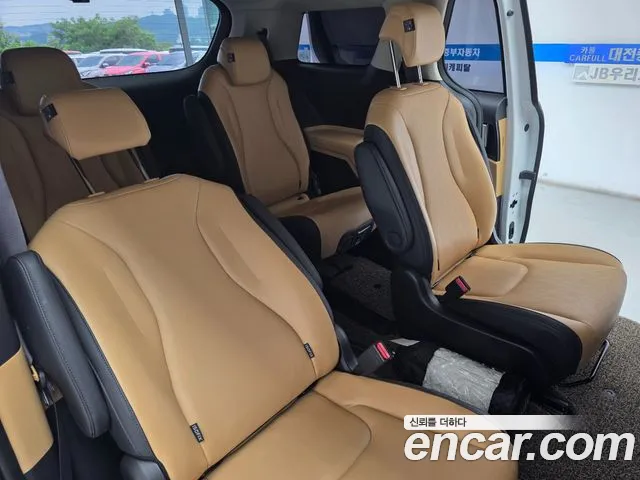 Kia Carnival 2023 thumb 6