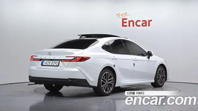 Toyota Camry 2025 thumb 5