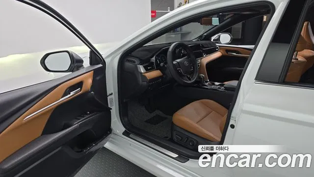 Toyota Camry 2025 thumb 3
