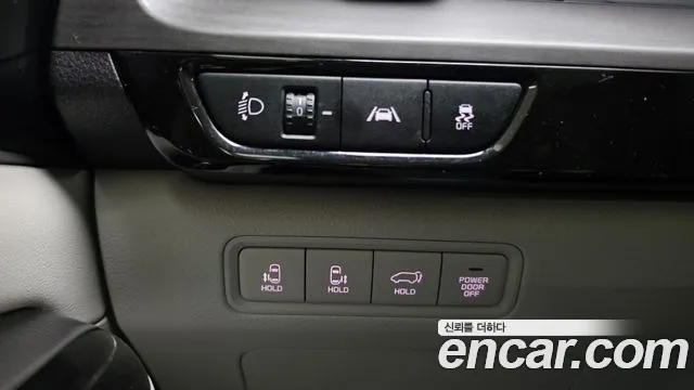 Kia Carnival 2021 thumb 5