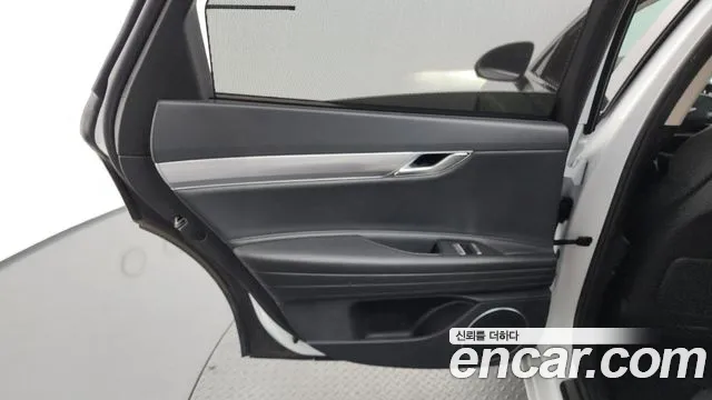 Genesis G80 2021 thumb 2