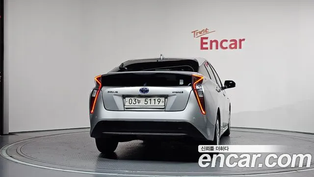 Toyota Prius 2017 thumb 4