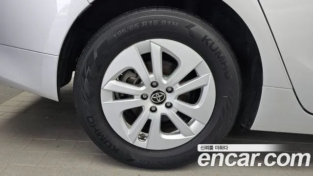 Toyota Prius 2017 thumb 6