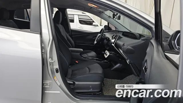 Toyota Prius 2017 thumb 2