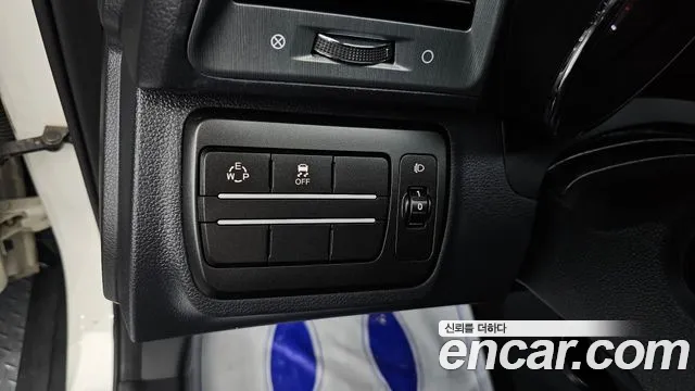 KGM TIBOLI 2018 thumb 9