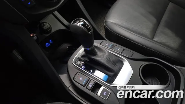 Hyundai Santafe 2017 thumb 12