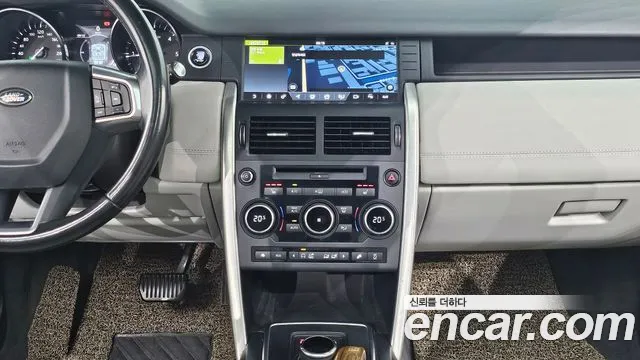 Land Rover Discovery Sport 2017 thumb 12