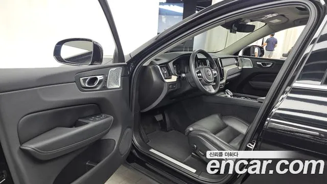Volvo XC60 2021 thumb 9