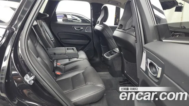 Volvo XC60 2021 thumb 10