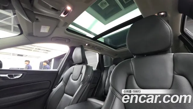 Volvo XC60 2021 thumb 2