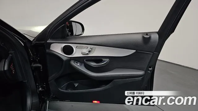 Mercedes-Benz C-Class 2020 thumb 5