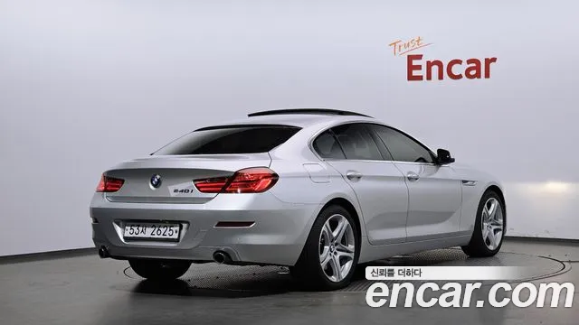 BMW 6-Series 2012 thumb 10