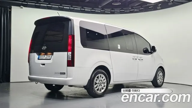 Hyundai Staria 2025 thumb 9
