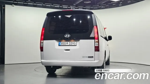 Hyundai Staria 2025 thumb 6