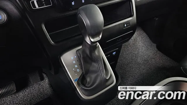Hyundai Staria 2025 thumb 4