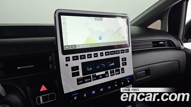 Hyundai Staria 2025 thumb 3
